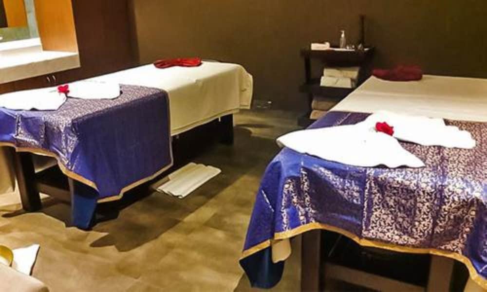 Radisson Mumbai Andheri Midc Exterior foto Massage beds at a spa