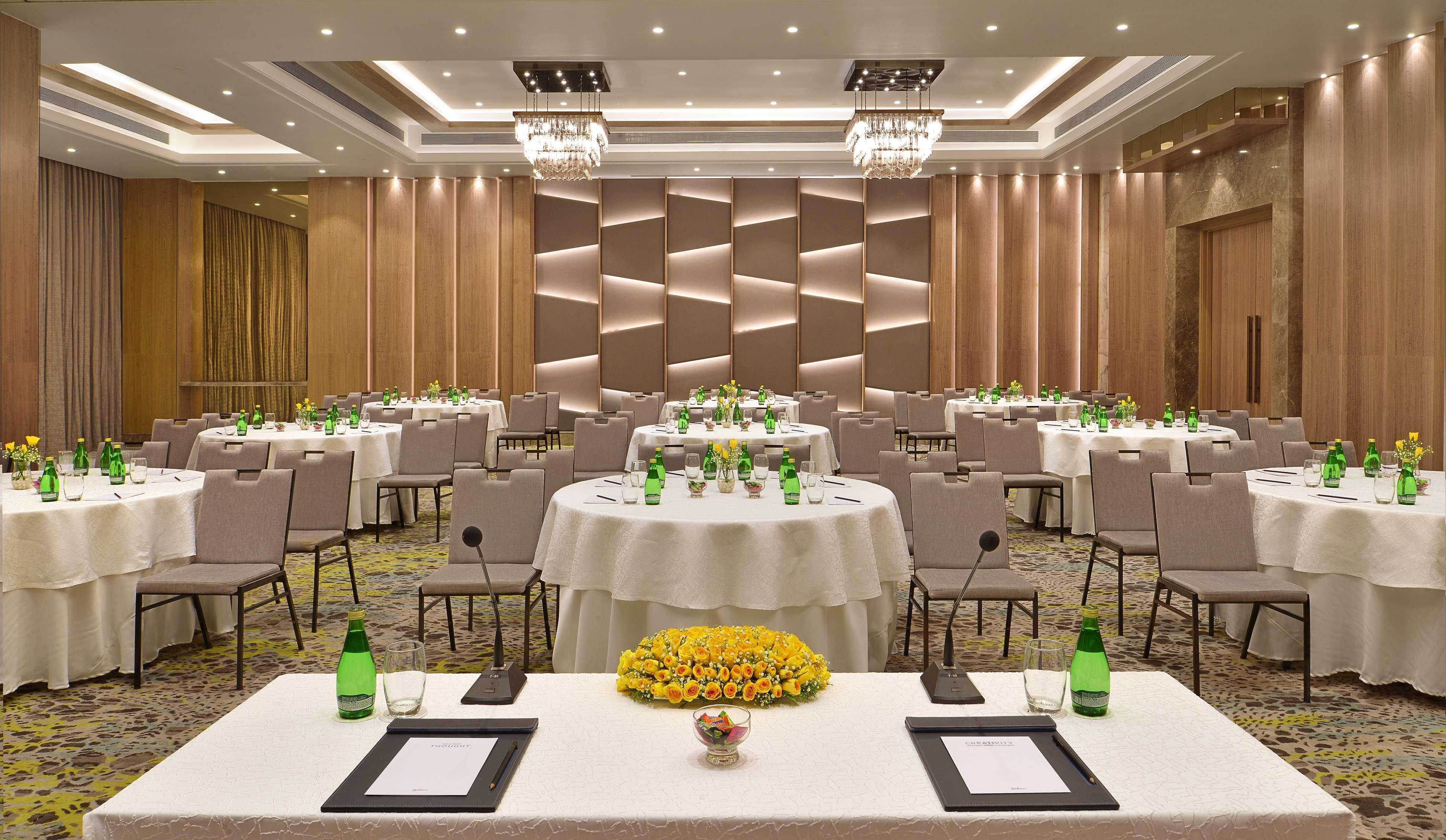 Radisson Mumbai Andheri Midc Exterior foto The ballroom